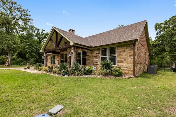 307 Beachside Drive, Trinidad, TX 75163