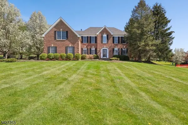 5 Hidden Valley Way, Franklin Twp., NJ 08802