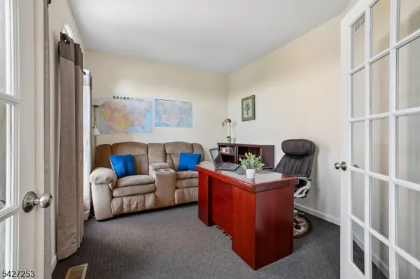 5 Hidden Valley Way, Franklin Twp., NJ 08802