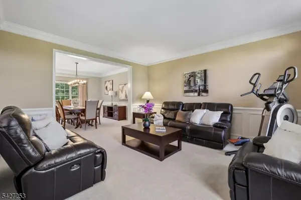 5 Hidden Valley Way, Franklin Twp., NJ 08802