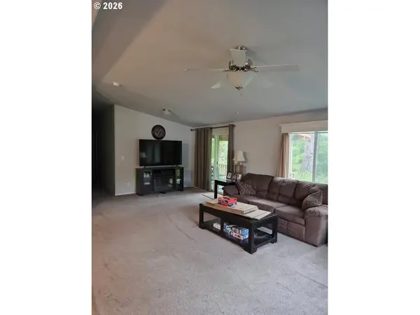 913 S EASY ST, Rockaway Beach, OR 97136