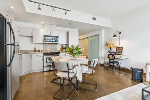 135 13 AVE SW #411, Calgary, AB T2R 0W8