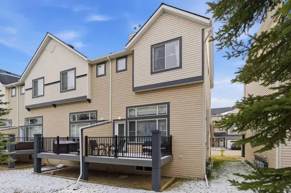 166 Everhollow HTS SW, Calgary, AB T2Y 5B3