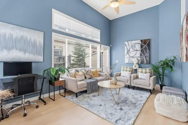 166 Everhollow HTS SW, Calgary, AB T2Y 5B3