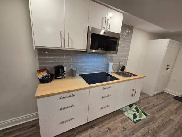 63 Queens AVE #B, Toronto W06, ON M8V 2N2