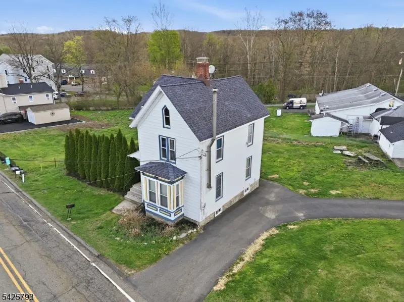 10 Brighton Ave, Andover Boro, NJ 07821