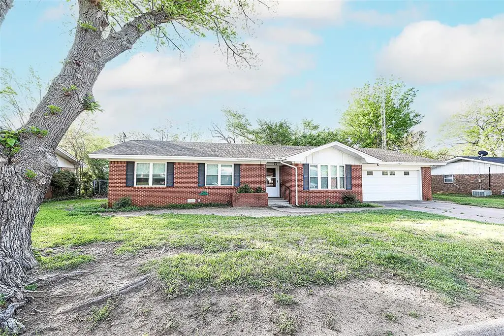 1209 Pebble Street, Bowie, TX 76230
