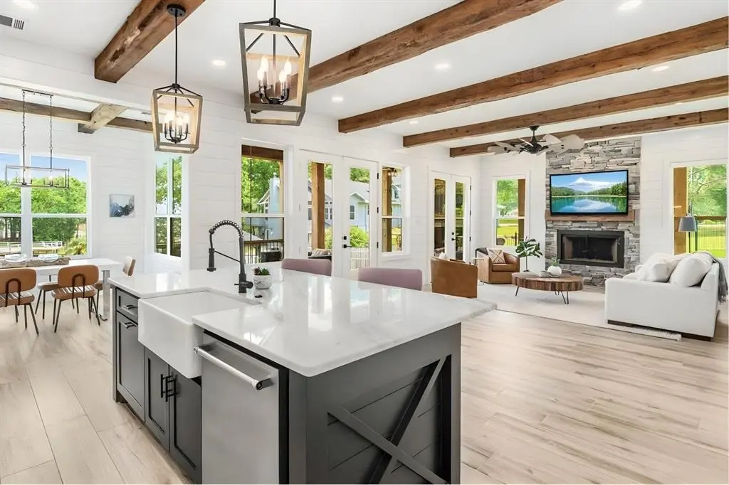 205 Oak Creek Drive, Tool, TX 75143