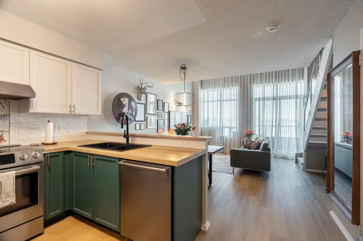 200 Manitoba ST #425, Toronto W06, ON M8Y 3Y9