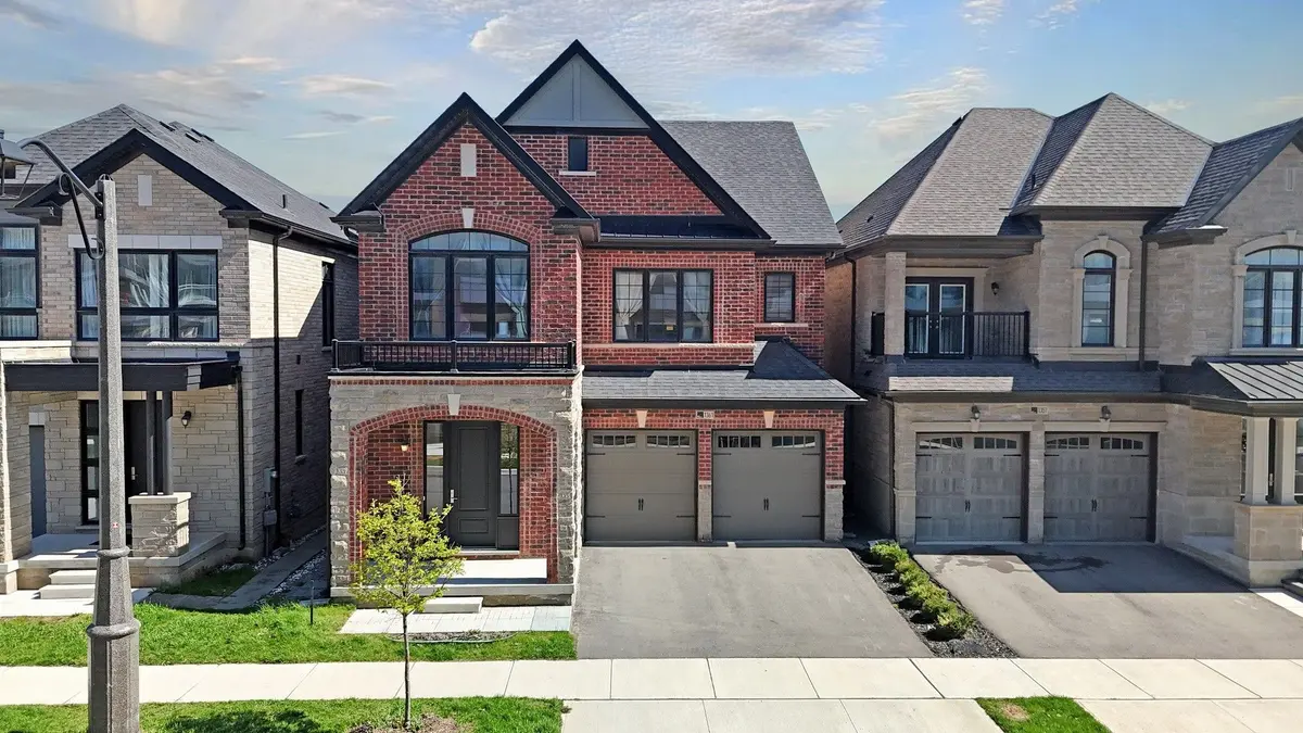 1361 Yellow Rose CIR, Oakville, ON L6M 5L3