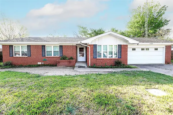 1209 Pebble Street, Bowie, TX 76230