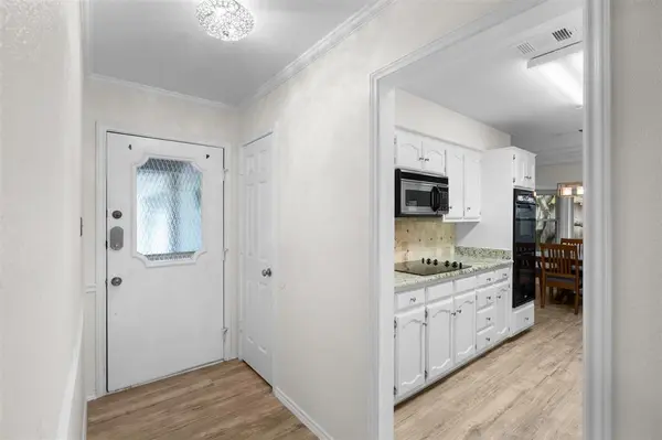 1409 Circle Lane, Bedford, TX 76022