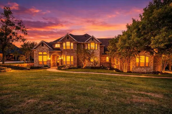 153 Crest Canyon Drive, Fort Worth, TX 76108