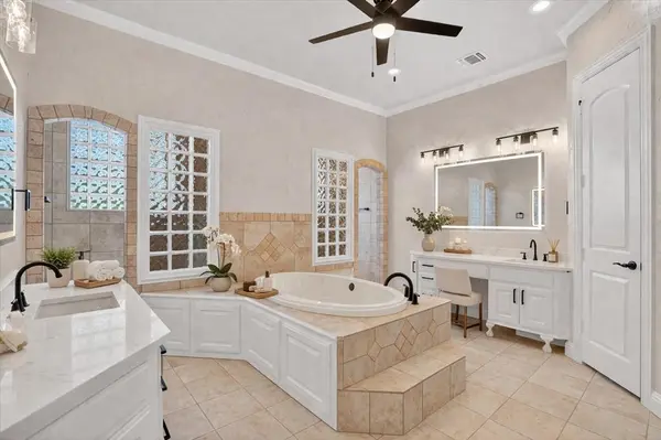 153 Crest Canyon Drive, Fort Worth, TX 76108