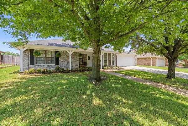 7308 Shady Hollow Lane, North Richland Hills, TX 76182
