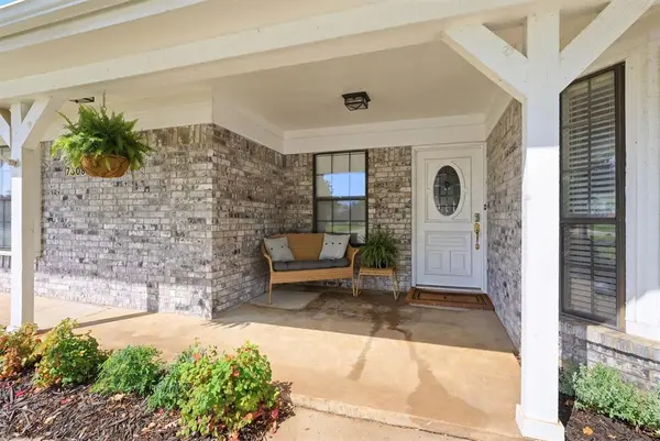 7308 Shady Hollow Lane, North Richland Hills, TX 76182