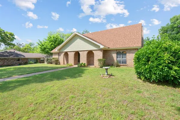 1602 Wagon Wheel Trail, Pantego, TX 76013