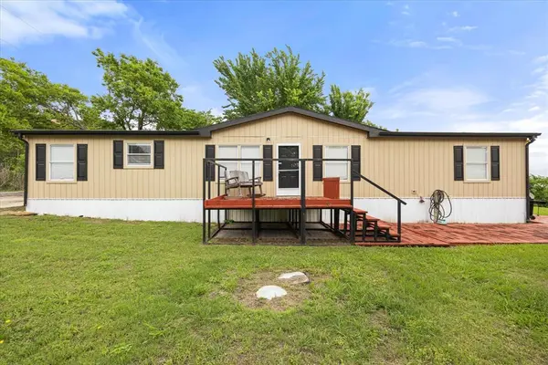 5821 Parkside Court, Granbury, TX 76048
