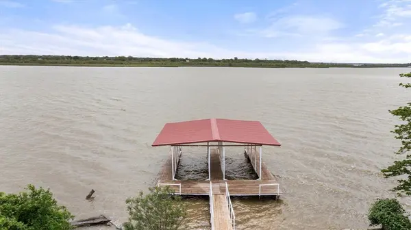 5821 Parkside Court, Granbury, TX 76048