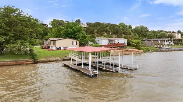 5821 Parkside Court, Granbury, TX 76048