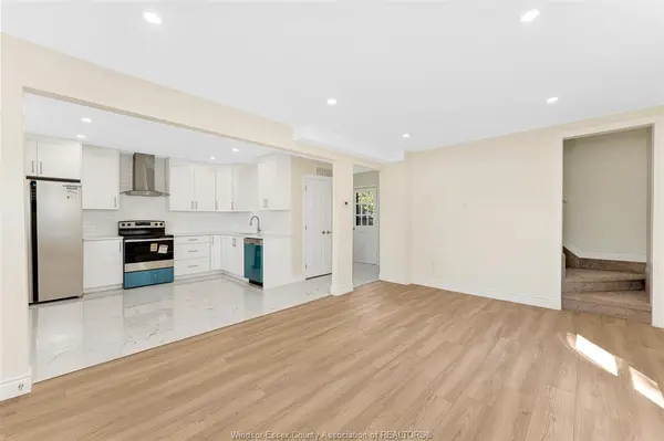 1092 ST. LUKE, Windsor, ON N8Y 3M8