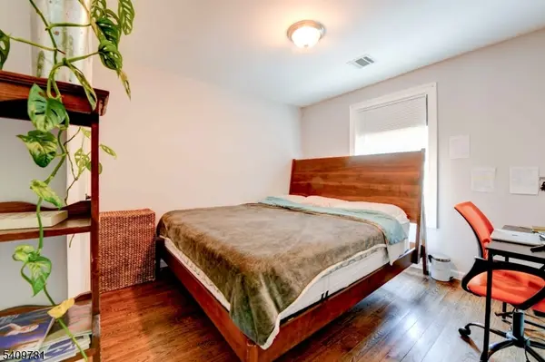 188 Pennington St, Newark City, NJ 07105