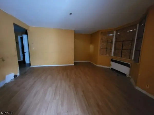 33 Riveredge Dr, Fairfield Twp., NJ 07004