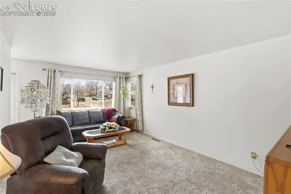 1906 Mount Vernon ST, Colorado Springs, CO 80909