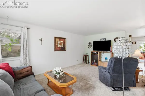 1906 Mount Vernon ST, Colorado Springs, CO 80909