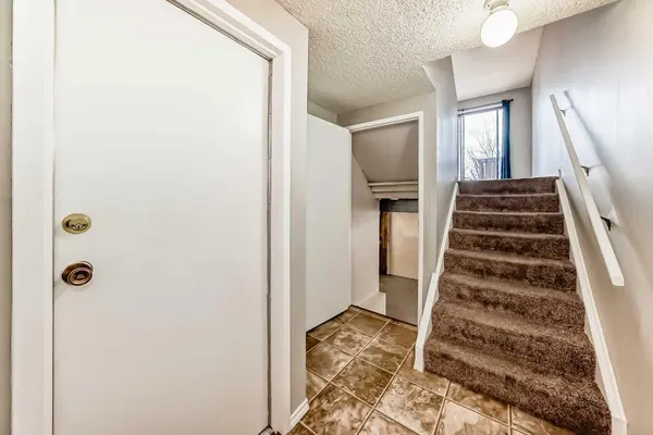 6909 Ranchero RD NW, Calgary, AB T3G 1J6