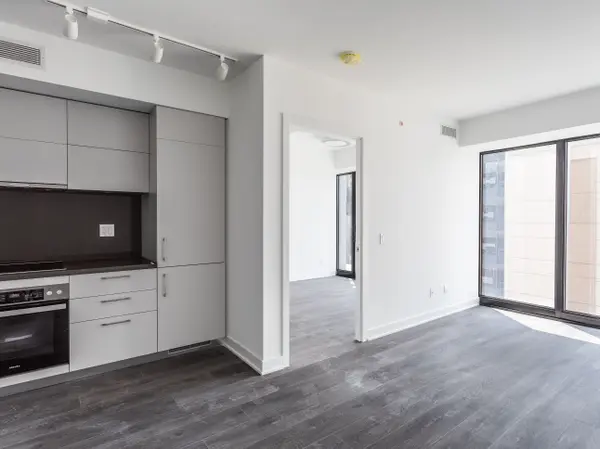 188 Cumberland ST #911, Toronto C02, ON M5R 0B6