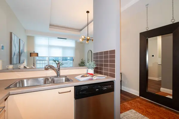 8 Wellesley ST E #306, Toronto C08, ON M4Y 3B2