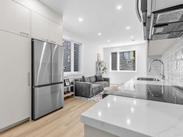 45 Bellevue AVE #6b, Toronto C01, ON M5T 2N5