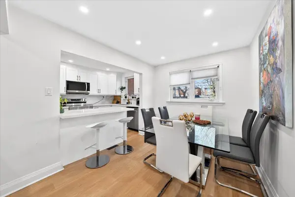 910 Eglinton AVE E, Toronto C11, ON M4G 2L3