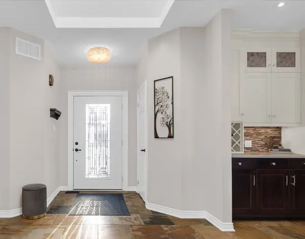 37 Brookfield CRES, Barrie, ON L4N 9R6