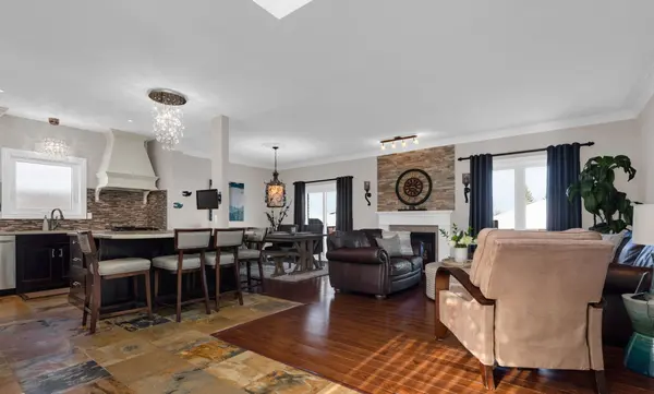 37 Brookfield CRES, Barrie, ON L4N 9R6