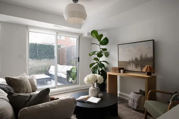 25 Turntable CRES #133, Toronto W02, ON M6H 4K8