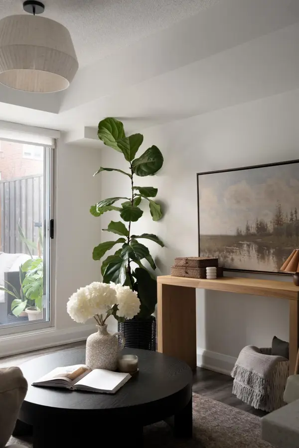 25 Turntable CRES #133, Toronto W02, ON M6H 4K8