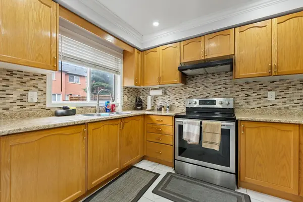 7115 Rexwood RD #22, Mississauga, ON L4T 4L3