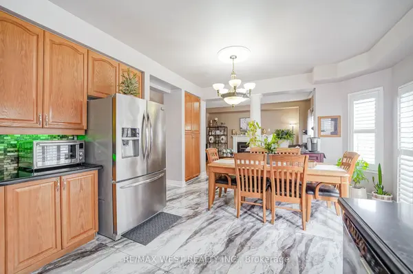 38 Bottlebrush DR, Brampton, ON L6R 2Z5