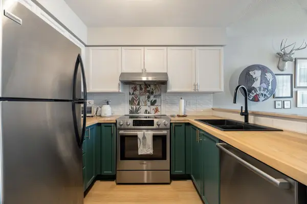 200 Manitoba ST #425, Toronto W06, ON M8Y 3Y9