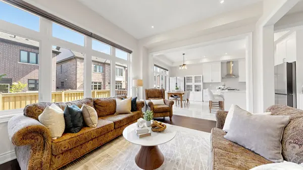 1361 Yellow Rose CIR, Oakville, ON L6M 5L3