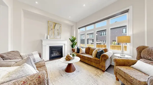 1361 Yellow Rose CIR, Oakville, ON L6M 5L3