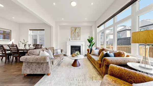 1361 Yellow Rose CIR, Oakville, ON L6M 5L3