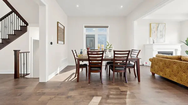 1361 Yellow Rose CIR, Oakville, ON L6M 5L3