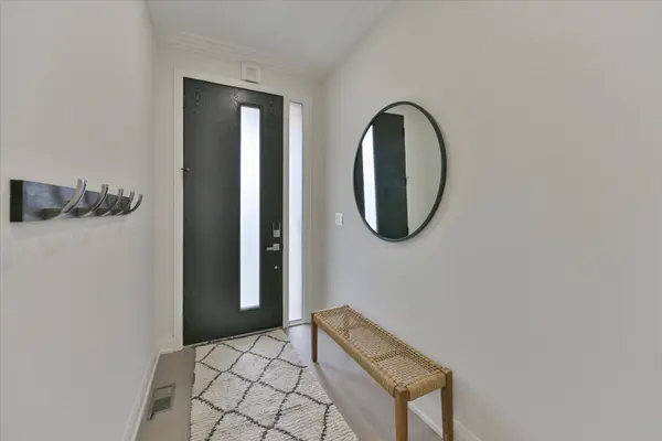 41A Maple AVE N, Mississauga, ON L5H 2R9