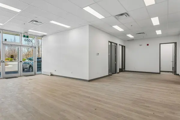 2360 Bristol CIR, Oakville, ON L6H 6M5