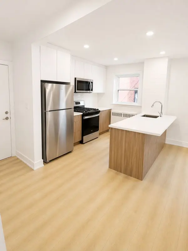 1024 King ST E #9, Hamilton, ON L8M 1C8