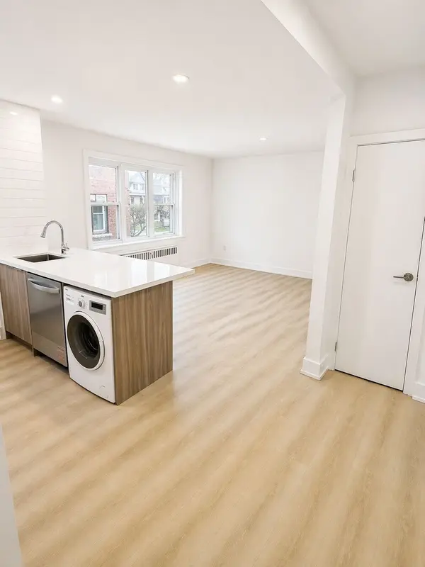 1024 King ST E #9, Hamilton, ON L8M 1C8