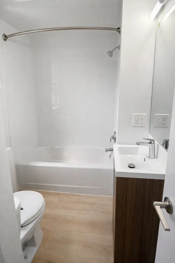 1024 King ST E #3, Hamilton, ON L8M 1C8